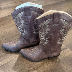 Embroidered Brown Heeled Boots